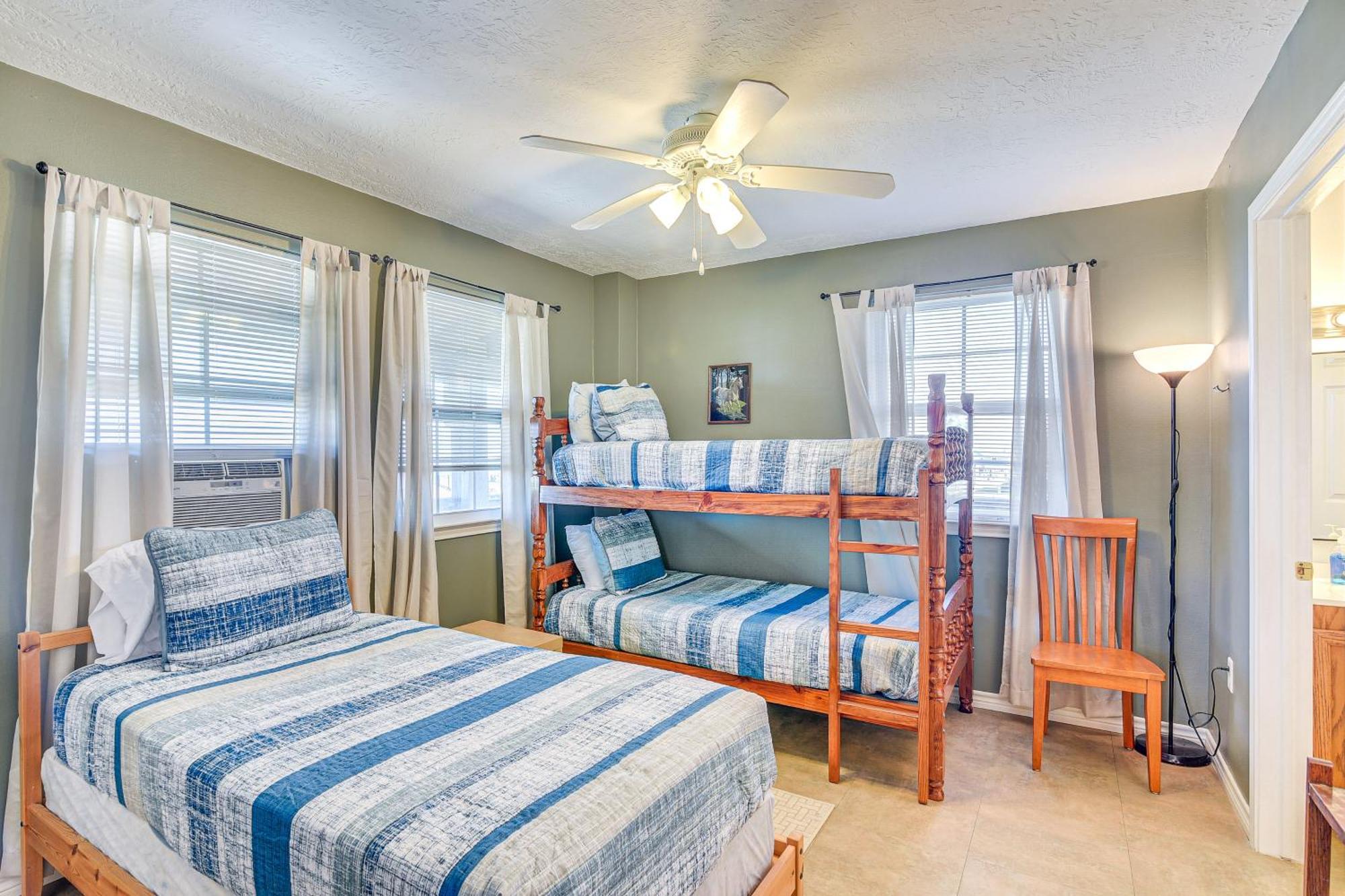 Crystal Beach Home With 2 Grills Walk To Shore! Eksteriør billede